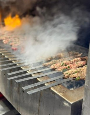 אבויה בשרים על גחלים